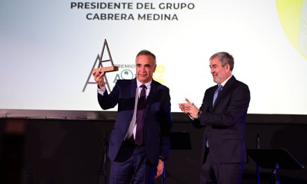 El presidente de Canarias entrega a Mamerto Cabrera el Premio Atlántico al Liderazgo en la modalidad Empresarial