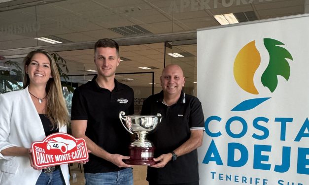 Jan Černý comparte el trofeo logrado en el Rally Monte – Carlo con el Ayuntamiento de Adeje
