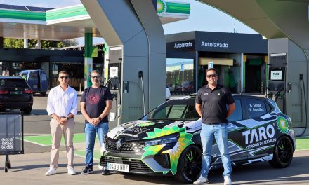 Nuevos colores del Clio Rally4 de Noé Armas y Efraín González con BP Estación de Servicio
