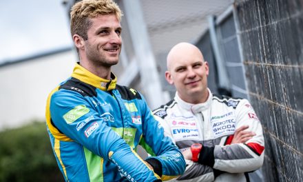 Jan Černý y Jan Hloušek, preparados para volar  en el Rally de Finlandia