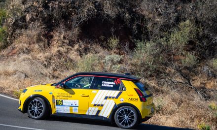 Trío de campeones del CEEA-RACE en lo alto del podio