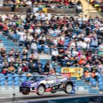 ENRIQUE CRUZ Y YERAY MUJICA HACEN HISTORIA: NOVENOS EN SU DEBUT EN EL WRC