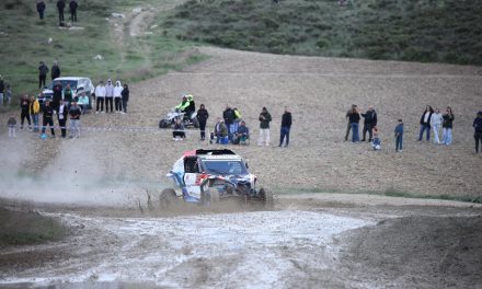 ALEXIS ROMERO EN EL PODIUM DE LA PRIMERA PRUEBA DE LA COPA DE EUROPA DE BAJAS FIA