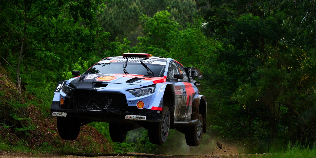 Dani Sordo cede terreno por un problema en la transmisión