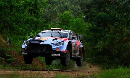 Dani Sordo cede terreno por un problema en la transmisión